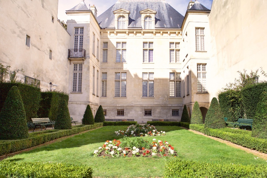 EFI Paris Dil Okulu
